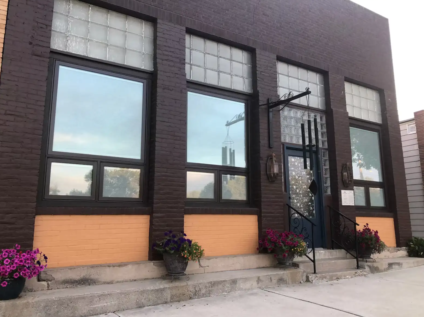 12th & Front Suites